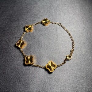 Gold Clover Bracelet 8”